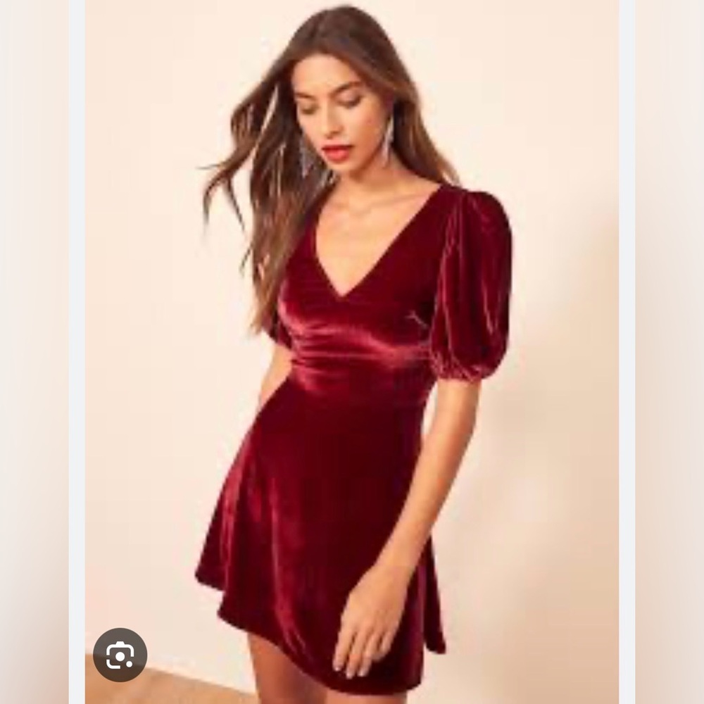 Reformation Peri dress size 8 Deep Red Velvet Midi Dress